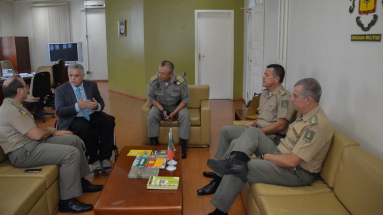 Presidente do SINDSEGRS visita o Comando da Brigada Militar