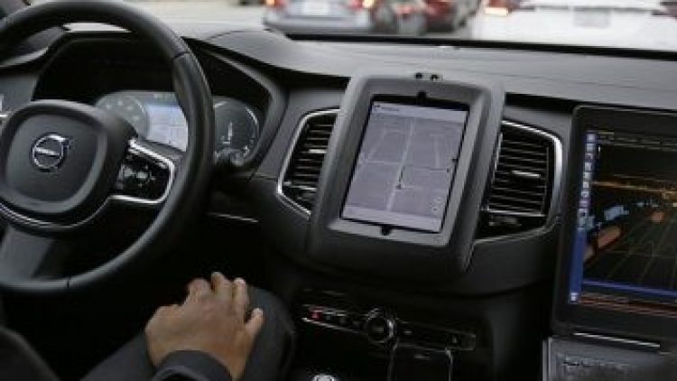 Carro com tecnologia autônoma paga menos seguro