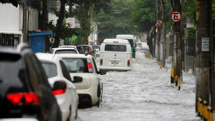 Saiba como enfrentar os trechos alagados