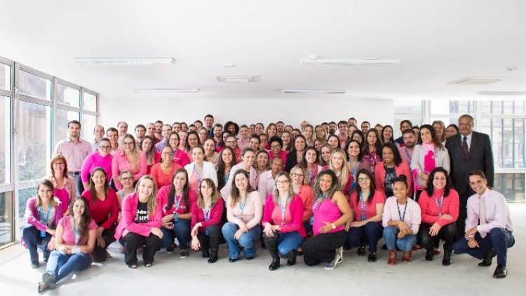 Seguradora engaja colaboradores em prol do outubro Rosa