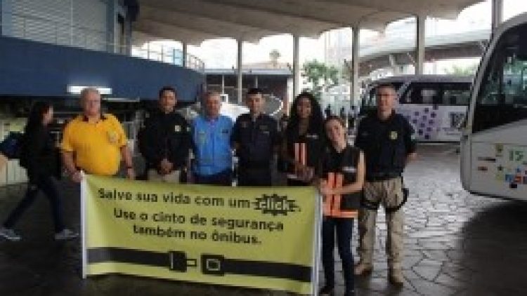 Ação na rodoviária da Capital alerta para importância do cinto de segurança