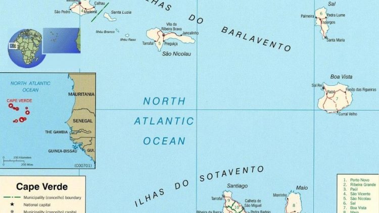 Governo de Cabo Verde e seguradoras assinam contrato para transporte de doentes inter-ilhas