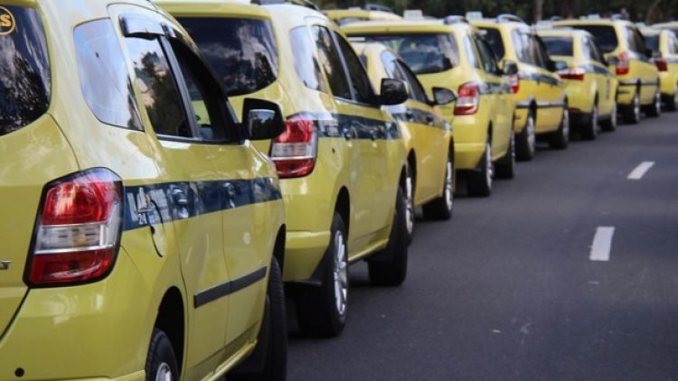 Cooperativa de taxistas vende proteção veicular e é intimada