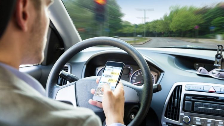 “Só contra roubo: seguro para motoristas de aplicativo promete cobrar 80% menos”