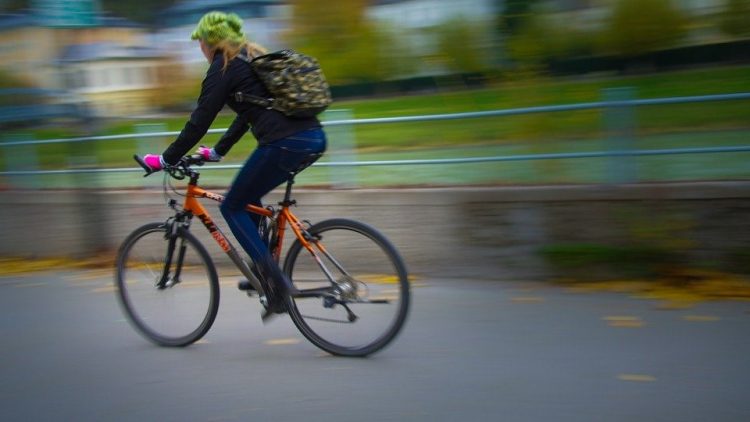 Como o ciclista se encaixa na proteção do mais fraco nas vias?