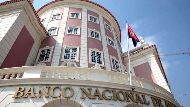 Companhias aéreas e seguradoras em Angola integram base de negociação cambial de moeda estrangeira