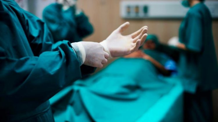 Cirurgia malsucedida faz médico indenizar paciente; seguro RCP ajudaria em caso