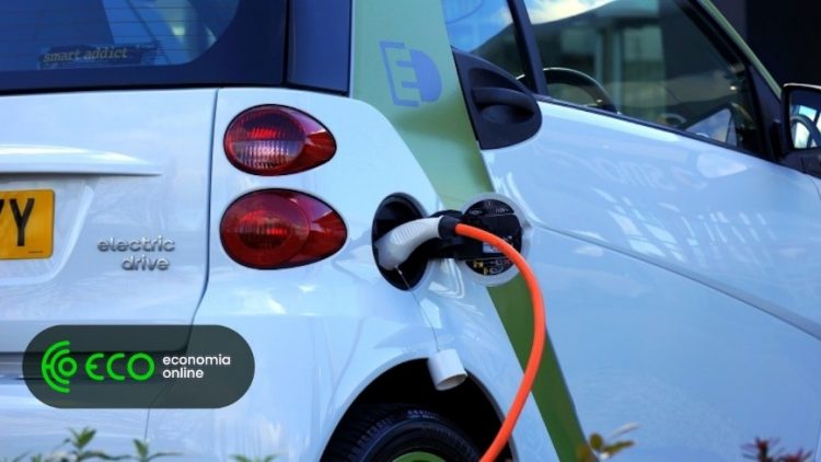 Seguradoras pressionam fabricantes de automóveis elétricos